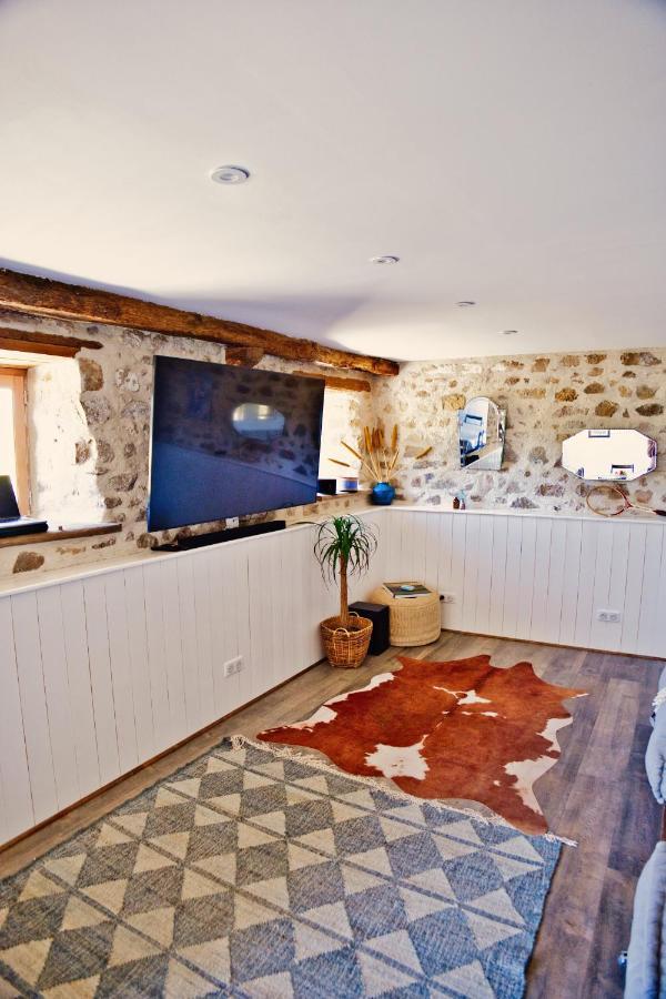 Les Picardies Lesterps Exterior foto